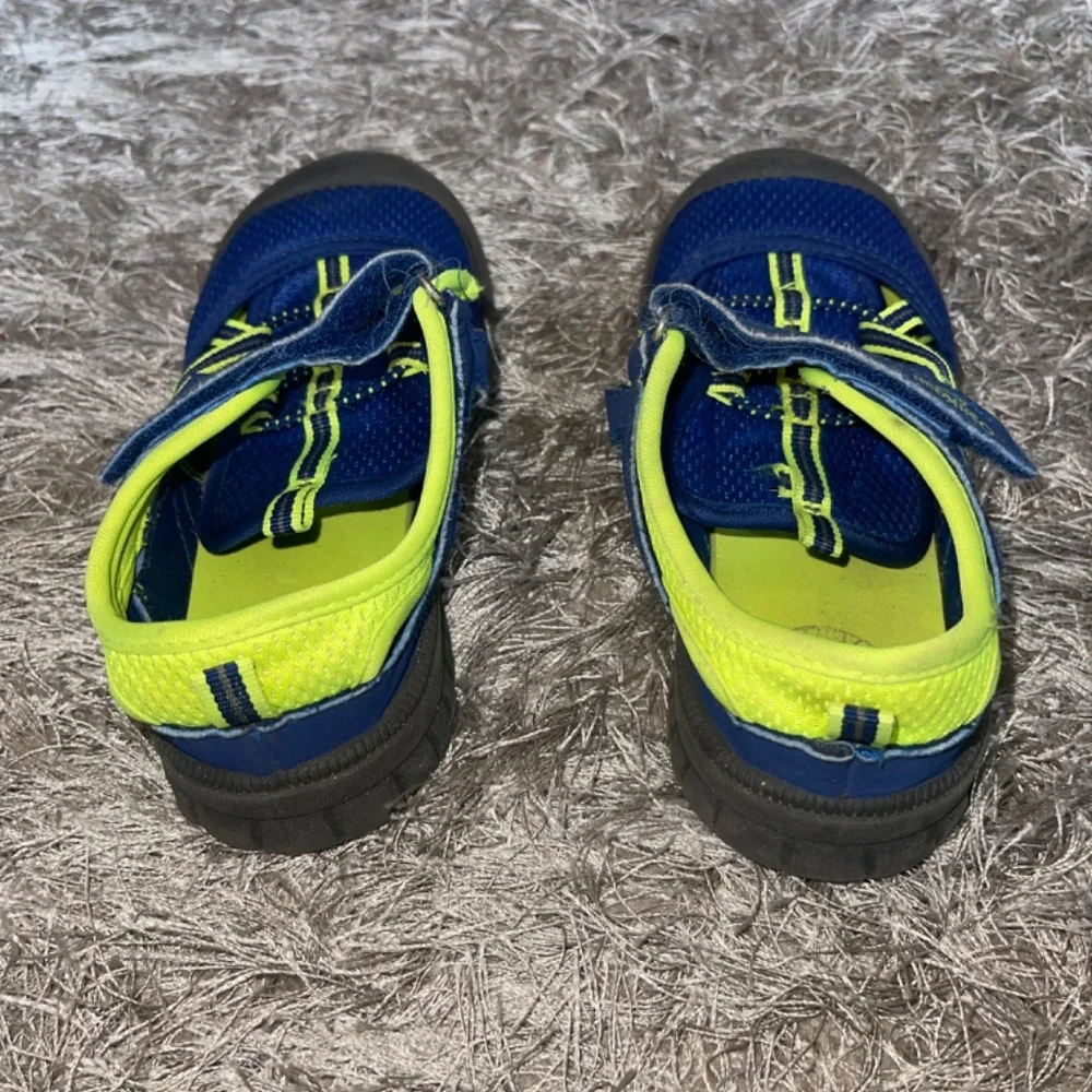 Toddler OshKosh B’gosh Water Shoes with Velcro Strap